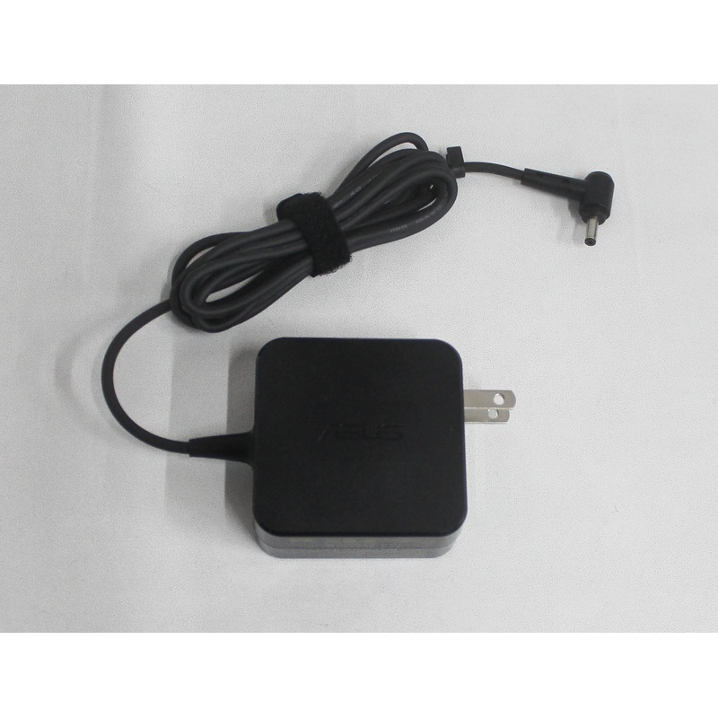 0A001-01101800 Adapter Us Type 45W 19V 2Pin 4Phi Compatible With ASUS